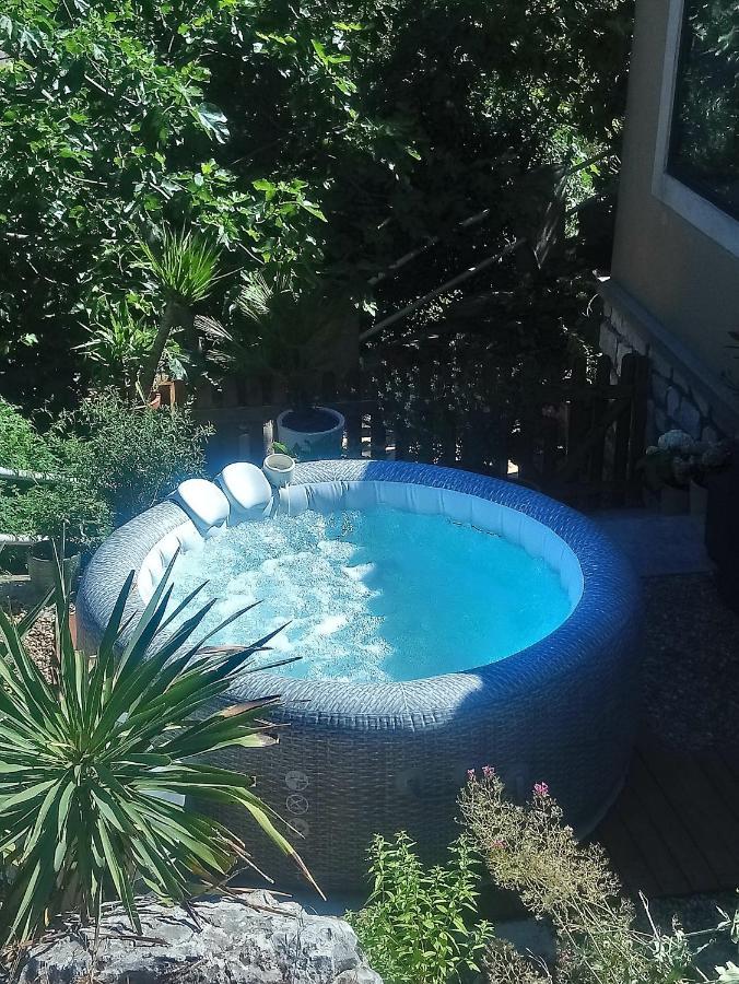 Maison De Charme Avec Piscine Et Jacuzzi Dans Cadre Exceptionnel Proche Marseille Mirabeau Eksteriør billede